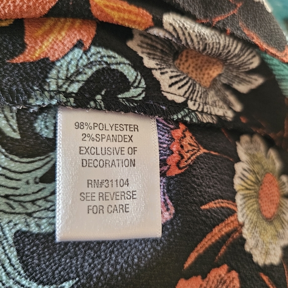 2/$20 New Directions L Floral Eyelet Top - Picture 3 of 7